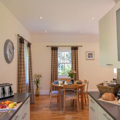 MacRuairi Kitchen Dining